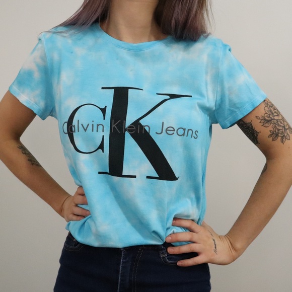 Calvin Klein T-Shirt ~ Blue Tie Dye - Picture 1 of 5